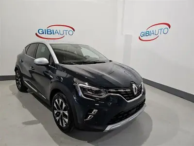 Usata Renault Captur Techno 145 CV (106 kW) 2023 Blu scuro SUV