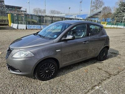 Gebraucht Lancia Ypsilon 69 PS (50 kW) 2015 Grau Kleinwagen