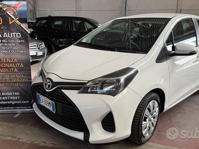 Usata Toyota Yaris Lounge 90 CV (66 kW) 2015 Bianco Utilitaria