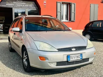 Usata Ford Focus Zetec 116 CV (85 kW) 2001 Grigio Station wagon