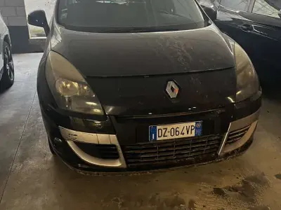 Usata Renault Scénic Dynamique 110 CV (80 kW) 2009 Nero Monovolume