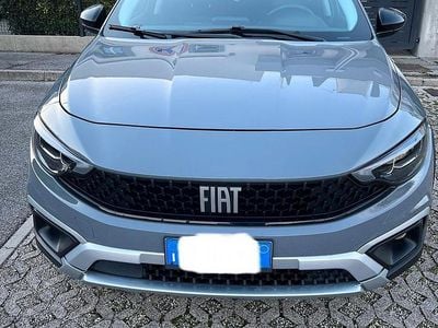 Usata Fiat Tipo Cross 100 CV (73 kW) 2022 Grigio Berlina