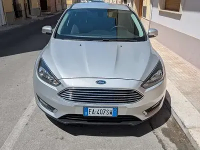 Usata Ford Focus Titanium 120 CV (88 kW) 2015 Grigio Berlina