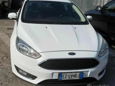 Usata Ford Focus Business Edition 101 CV (74 kW) 2015 Bianco pastello Berlina