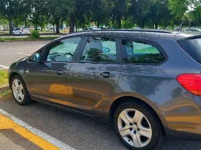 Usata Opel Astra 110 CV (80 kW) 2011 Grigio Station wagon