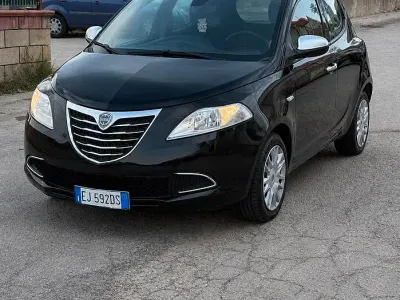 Usata Lancia Ypsilon Platinum 69 CV (50 kW) 2011 Nero Utilitaria