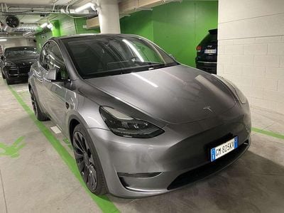 Usata Tesla Model Y 155 kW (211 CV) 2022 Argento SUV