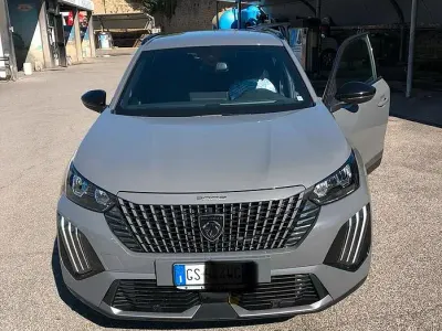Usata Peugeot 2008 Allure 110 CV (80 kW) 2024 SUV