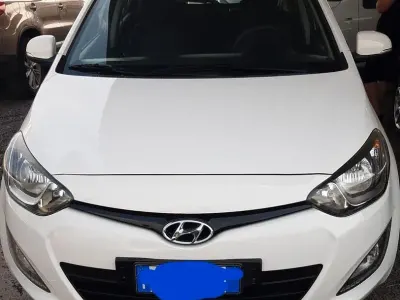 Usata Hyundai i20 75 CV (55 kW) 2013 Bianco Utilitaria