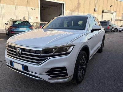 Pure white Usata 2023 VW Touareg Elegance SUV | 47.500 €