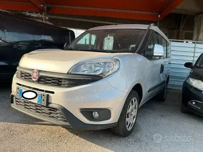 Usata Fiat Doblò 120 CV (88 kW) 2017 Grigio Monovolume