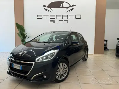 Usata Peugeot 208 Allure 75 CV (55 kW) 2017 Blu Utilitaria