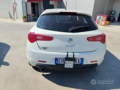 Usata Alfa Romeo Giulietta 105 CV (77 kW) 2011 Bianco Utilitaria