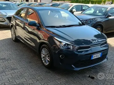 Usata Kia Rio Style 82 CV (60 kW) 2022 Grigio Berlina
