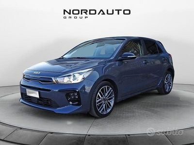 Begagnad Kia Rio GT-Line 120 HK (88 kW) 2022 Grå Sedan