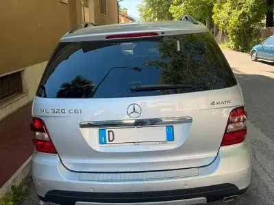 Usata Mercedes ML320 224 CV (164 kW) 2007 Grigio SUV
