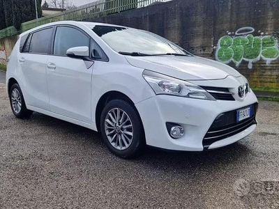 Usata Toyota Verso 132 CV (97 kW) 2016 Bianco Monovolume