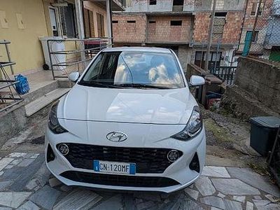 Usata Hyundai i10 67 CV (49 kW) 2023 Bianco Utilitaria