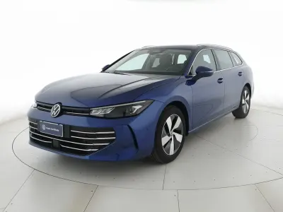 Usata VW Passat Business 150 CV (110 kW) 2024 Reef blue metallizzato Station wagon
