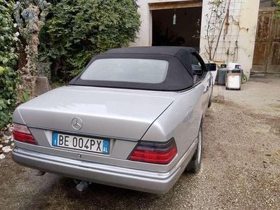 Usata Mercedes E200 136 CV (100 kW) 1993 Cabrio