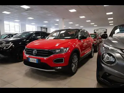 Usata VW T-Roc Business 150 CV (110 kW) 2021 Grigio chiaro SUV