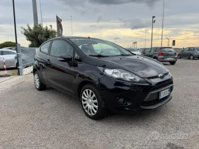 Usata Ford Fiesta 97 CV (71 kW) 2010 Berlina