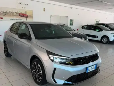 Usata Opel Corsa GS Line 101 CV (74 kW) 2025 Grigio Utilitaria