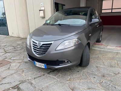 usata Lancia Ypsilon 1.2 69 CV 5 porte Silver