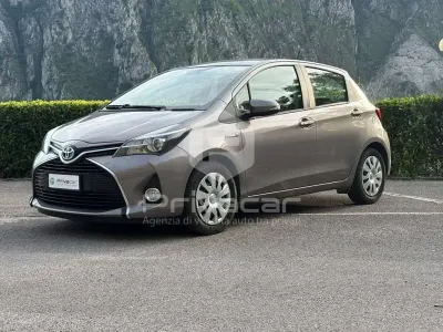 Usata Toyota Yaris Active 75 CV (55 kW) 2015 Grigio Utilitaria