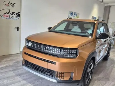 Nuova Fiat Grande Panda La Prima 101 CV (74 kW) 2025 Marrone Utilitaria