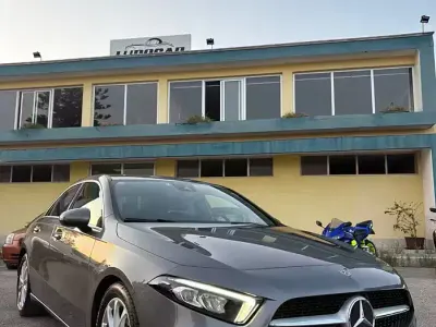 Usata Mercedes A180 Premium 116 CV (85 kW) 2020 Grigio Berlina