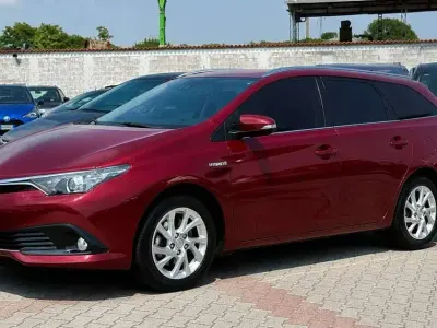 Usata Toyota Auris Touring Sports Business Edition 99 CV (72 kW) 2017 Bordeaux Station wagon
