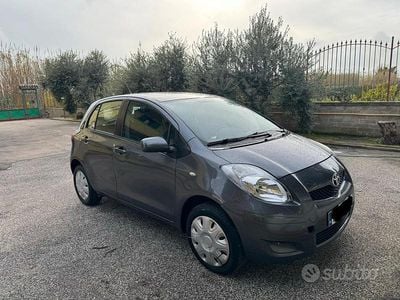 Usata Toyota Yaris 2010 Grigio Utilitaria