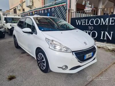 Usata Peugeot 208 Allure 82 CV (60 kW) 2013 Bianco Utilitaria