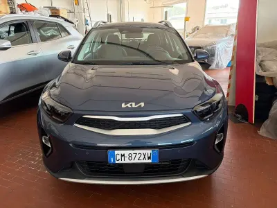 Usata Kia Stonic Urban 84 CV (61 kW) 2023 Blu/azzurro SUV