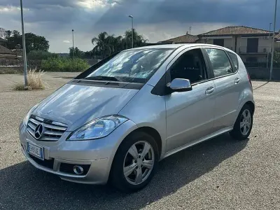 Usata Mercedes A180 116 CV (85 kW) 2011 Grigio Berlina
