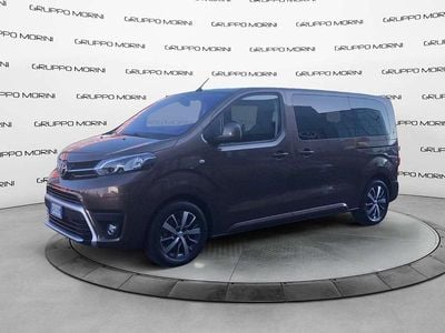 Begagnad Toyota Proace Executive 144 HK (105 kW) 2024 Brun Minibuss