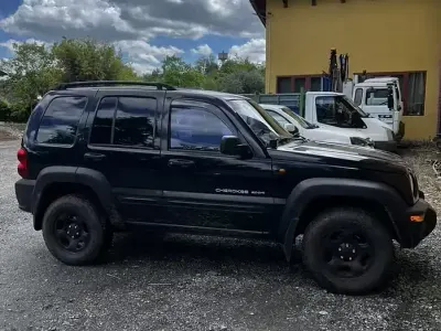 Second-hand Jeep Cherokee 143 CP (105 kW) 2003 Negru SUV