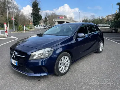 Usata Mercedes A180 Premium 109 CV (80 kW) 2018 Blu Berlina