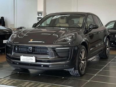 Usata Porsche Macan Chrono 265 CV (194 kW) 2022 Volcanic grey metallic SUV