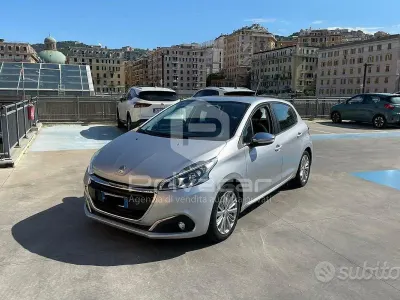 Occasion Peugeot 208 Allure 75 ch (55 kW) 2017 Gris Citadine