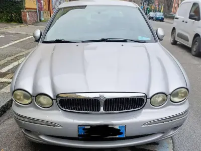Usata Jaguar X-type 196 CV (144 kW) 2002 Argento Berlina