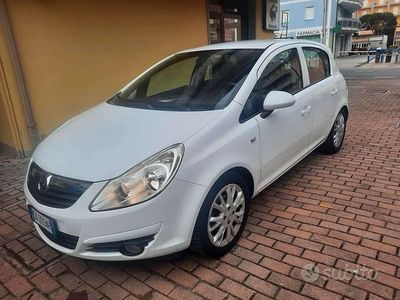 Usata Opel Corsa Edition 80 CV (58 kW) 2009 Berlina