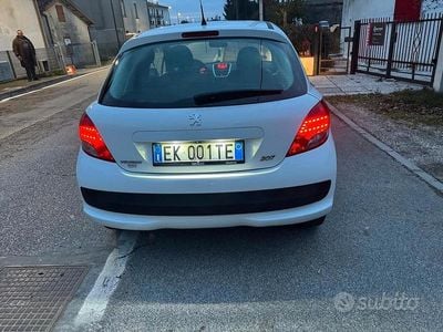 Usata Peugeot 207 75 CV (55 kW) 2011 Bianco Coupé