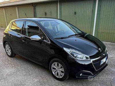 Usata Peugeot 208 Allure 82 CV (60 kW) 2016 Nero Utilitaria