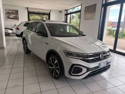 Begagnad VW T-Roc R-line 150 HK (110 kW) 2023 Vit SUV