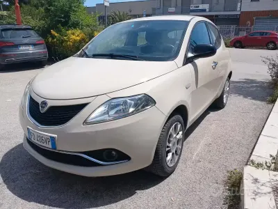 Usata Lancia Ypsilon Platinum 80 CV (58 kW) 2016 Beige Utilitaria