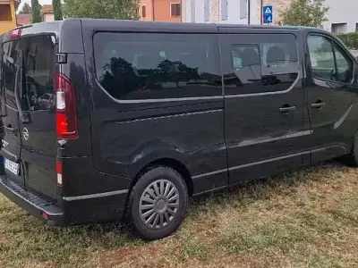Usata Opel Vivaro 90 CV (66 kW) 2017 Nero Monovolume