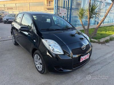 Usata Toyota Yaris 69 CV (50 kW) 2007 Nero Utilitaria
