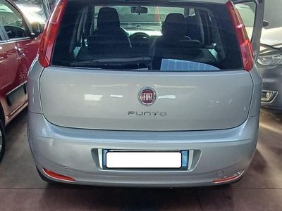 Usado Fiat Punto Street 69 CV (50 kW) 2017 Gris Berlina